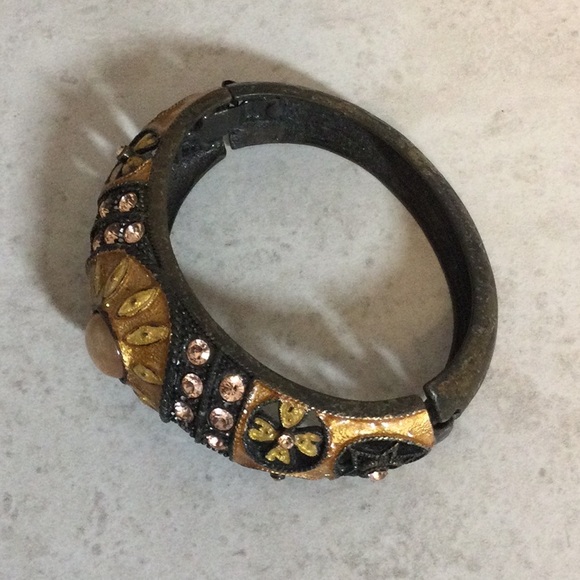 Egyptian inspired stone bling hinge bracelet - Picture 2 of 8